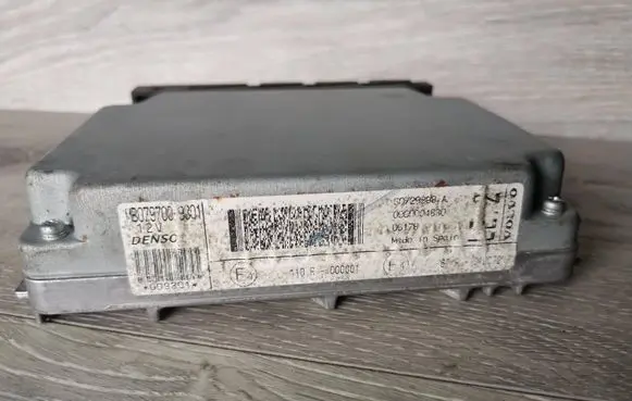 Volvo V70 Engine control unit/module MB079700-9301