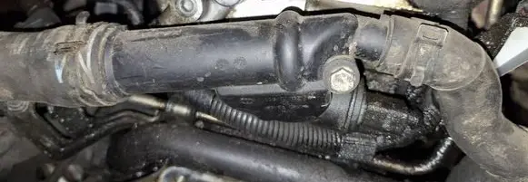 Volkswagen PASSAT B6 Engine coolant pipe/hose 03g121132