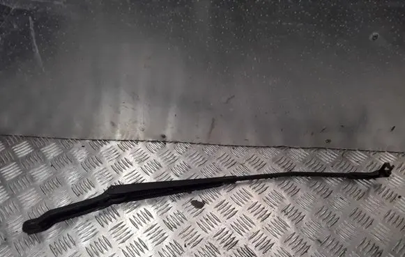 Front wiper blade arm