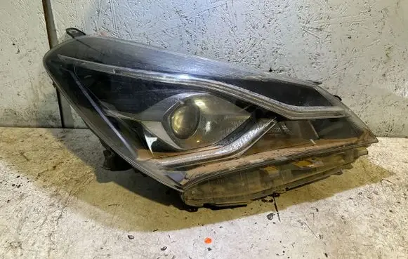 Toyota Yaris Headlight/headlamp