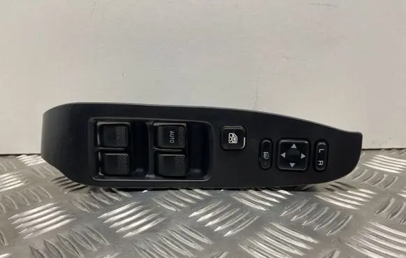 Subaru Legacy Electric window control switch 83071AE020