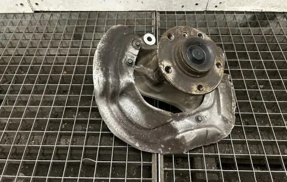 BMW 2 F22 F23 Front wheel hub 6853651 31216853651