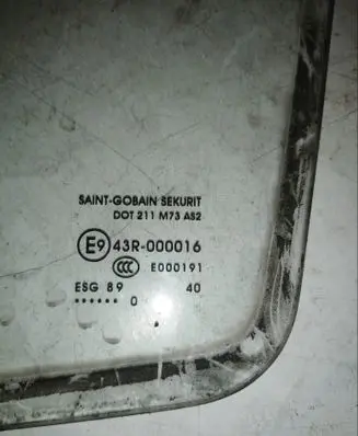 Mercedes-Benz Sprinter W906 Front door vent window glass four-door 43R000016 E000191 DOT211M73AS2