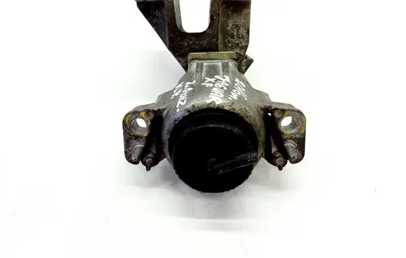 Engine mount bracket