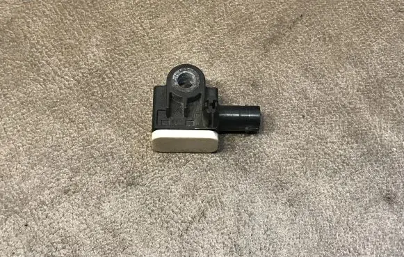 Mercedes-Benz GL X166 Airbag deployment crash/impact sensor A1668210151