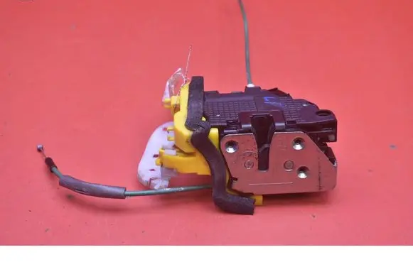Hyundai i30 Front door lock 81310A6000