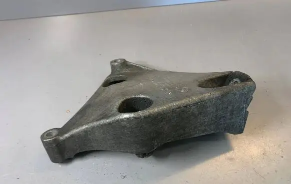 BMW 1 F20 F21 Engine mounting bracket 6788611 22116788611