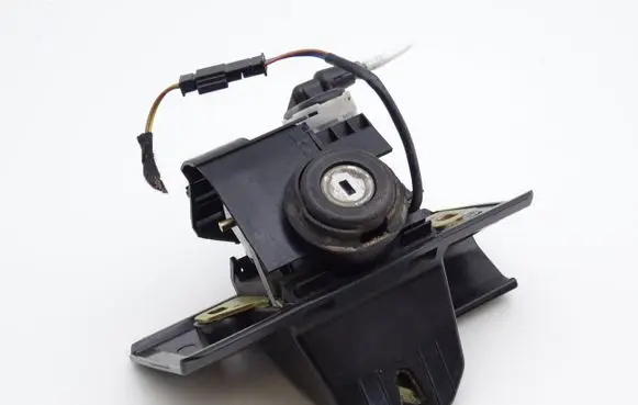 Mercedes-Benz CLK A208 C208 Tailgate lock latch A2088000375