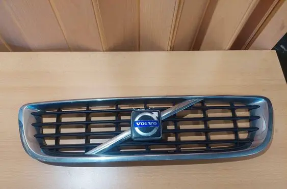 Volvo V50 Front bumper upper radiator grill 30744915 30744914 30744916