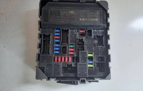 Nissan Navara D23 Central body control module 284B7J4J2B 74940C1