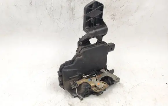 Volkswagen PASSAT B5 Front door lock 3B0837868 117626102