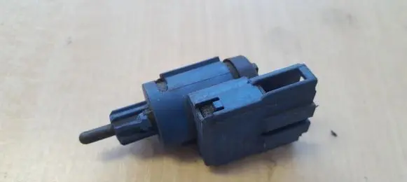 Volkswagen PASSAT B5 Brake pedal sensor switch 1j0927189e 19322002