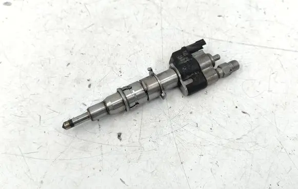 BMW 7 F01 F02 F03 F04 Fuel injector 7585261 13537585261
