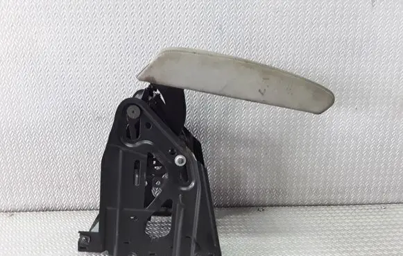 Skoda Octavia Mk2 (1Z) Armrest 1Z0864207R38