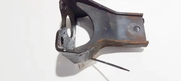 Ford Ranger Engine mounting bracket 6107