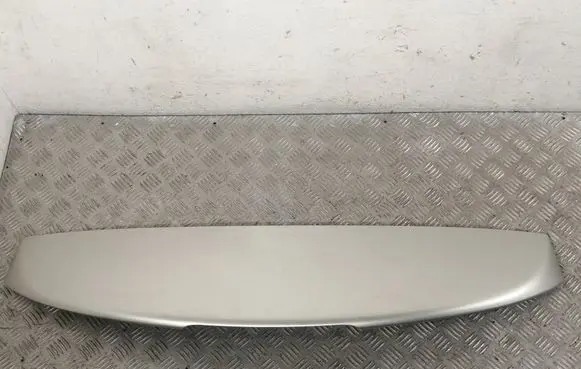 Tailgate/trunk spoiler
