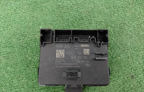 Volkswagen Tiguan Door control unit/module 3WA959395A 3WA959395