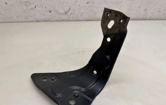Volkswagen PASSAT B7 Fender mounting bracket 3AA821142