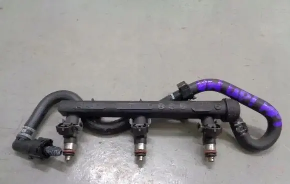 Volkswagen Up Fuel injector supply line/pipe 