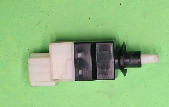Mercedes-Benz E W211 Brake pedal sensor switch 25216L