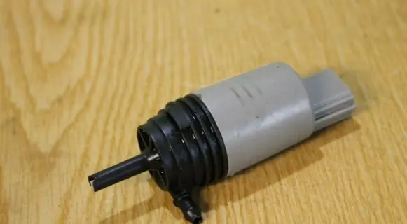 BMW 5 E60 E61 Windscreen/windshield washer pump 6934159