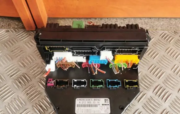 Mercedes-Benz C W204 Fuse module A2129003314