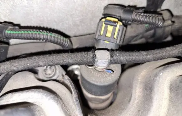 Opel Zafira B Fuel injector 0445110165