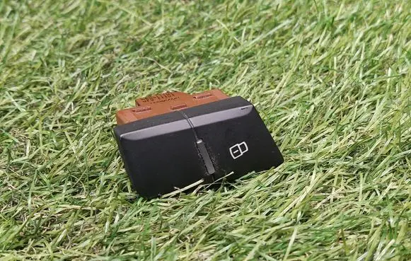 Tailgate opening switch