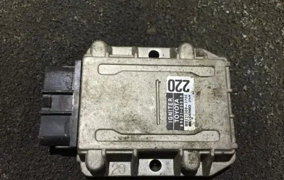 Toyota Carina T190 Ignition amplifier control unit 8962105010