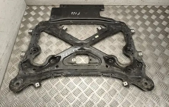 Volkswagen Touareg III Engine mounting bracket 4M1399345F