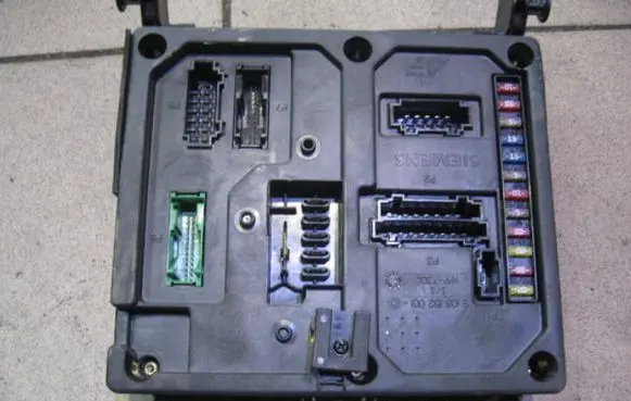Volkswagen Sharan Fuse module 7M396258LYM2114B205BC S110730200G