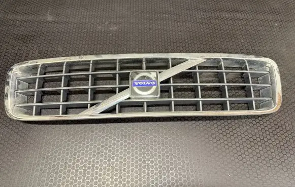Volvo XC90 Front bumper upper radiator grill 30678983 R235B 30678980