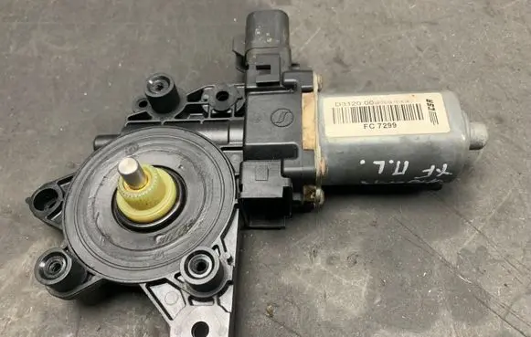 Mazda 6 Front door window regulator motor D312000 FC7299