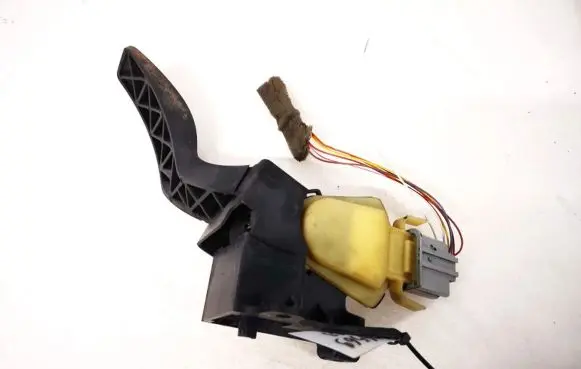 Ford Focus Accelerator throttle pedal 2m519f836ae 2m-51-9f836-ae