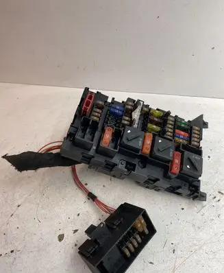 BMW i3 Fuse module 9270354 61149270354