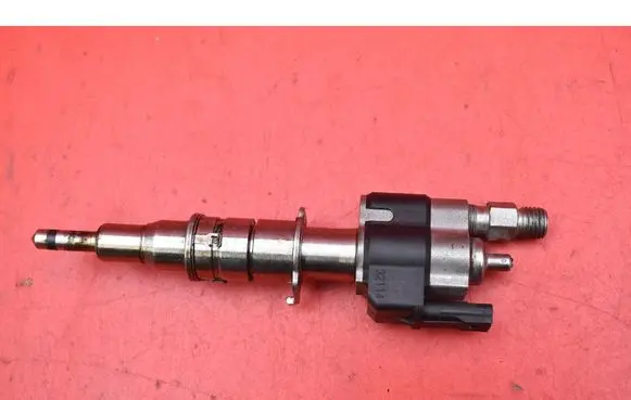 BMW 7 F01 F02 F03 F04 Fuel injector 7585261