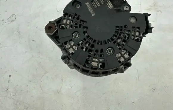 Volvo V40 Generator/alternator 30659580