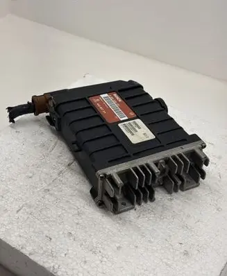 Volkswagen PASSAT B4 Engine control unit/module 443907311 0261200251
