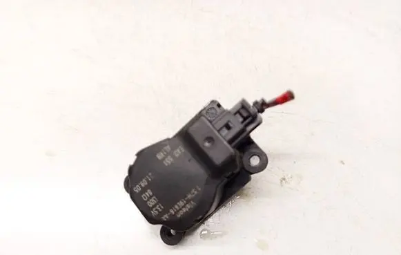 Ford Mondeo Mk III Air flap motor/actuator 1S7H19E616AA