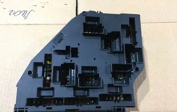 BMW 5 F10 F11 Fuse module 9264923