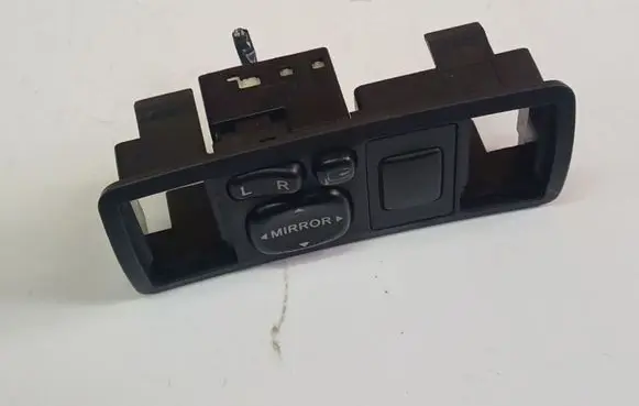 Wing mirror switch