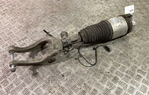 Volvo XC90 Front air suspension shock absorber 31451831