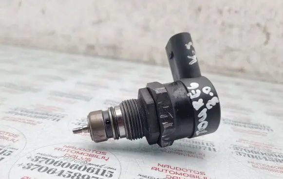 Volkswagen Touareg I Fuel pressure regulator 057130764C