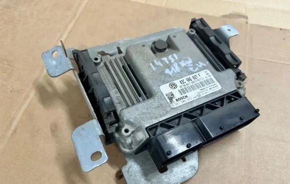 Volkswagen Golf Plus Engine control unit/module 03C906027F 0261S04347