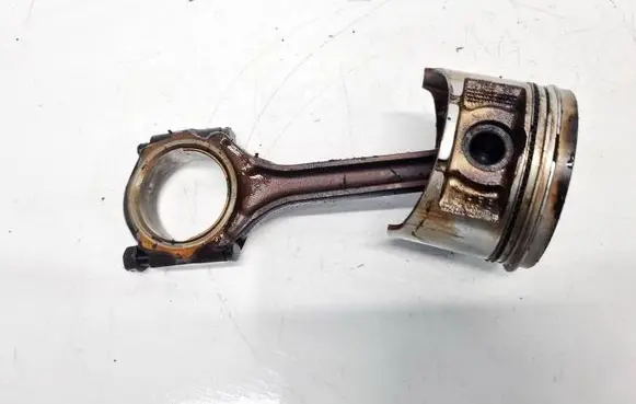 Honda Accord Piston with connecting rod