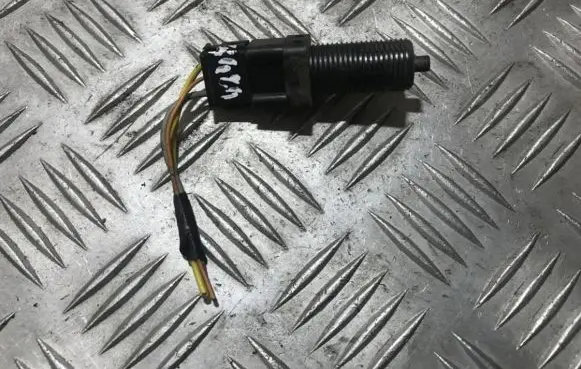 Renault Espace III Brake pedal sensor switch 7700732503