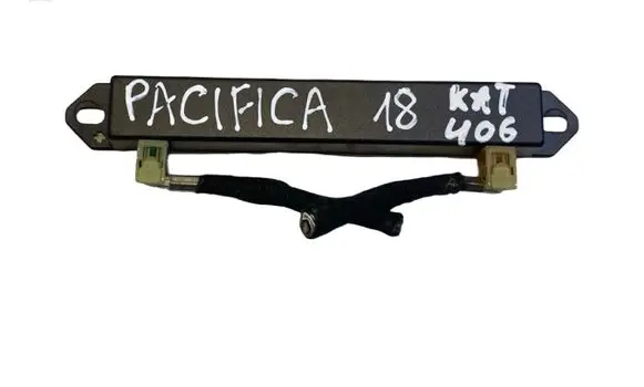 Chrysler Pacifica Antenna control unit P68227177AA 00533109810