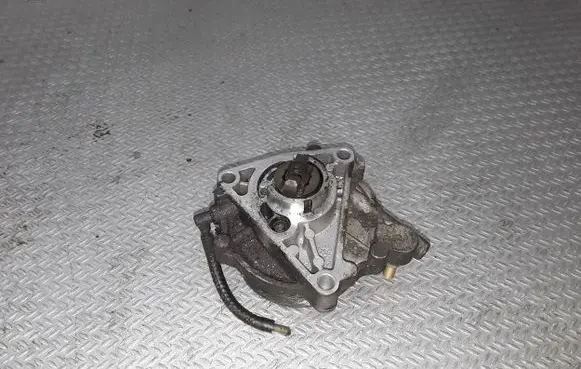 Opel Astra H Vacuum pump 55187760