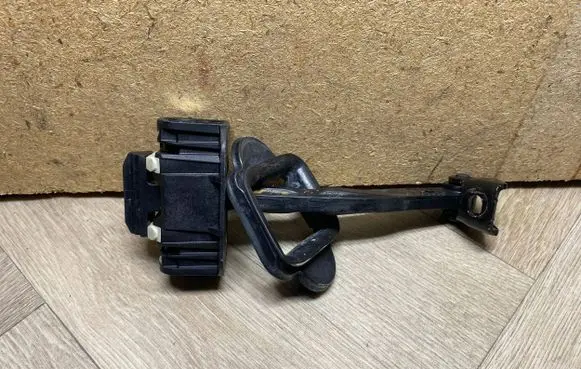 BMW 5 F10 F11 Front door check strap stopper 7182005 51217182005 7182007
