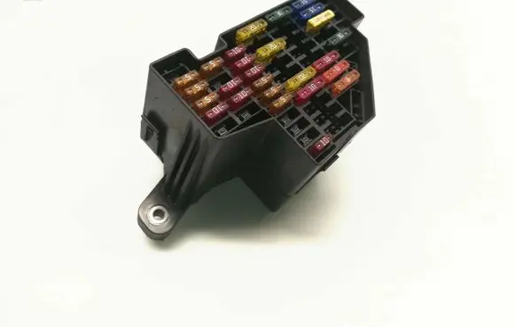 Volkswagen PASSAT B6 Fuse module